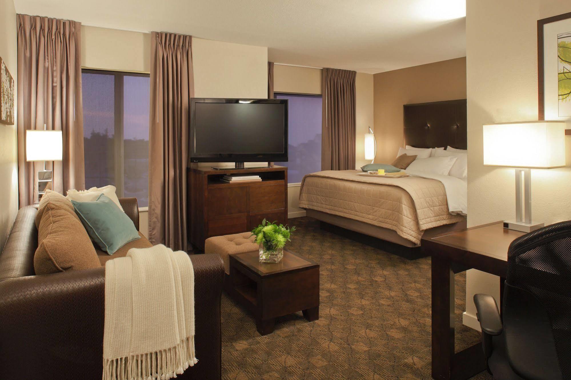 Hyatt House Shelton Hotel Room photo